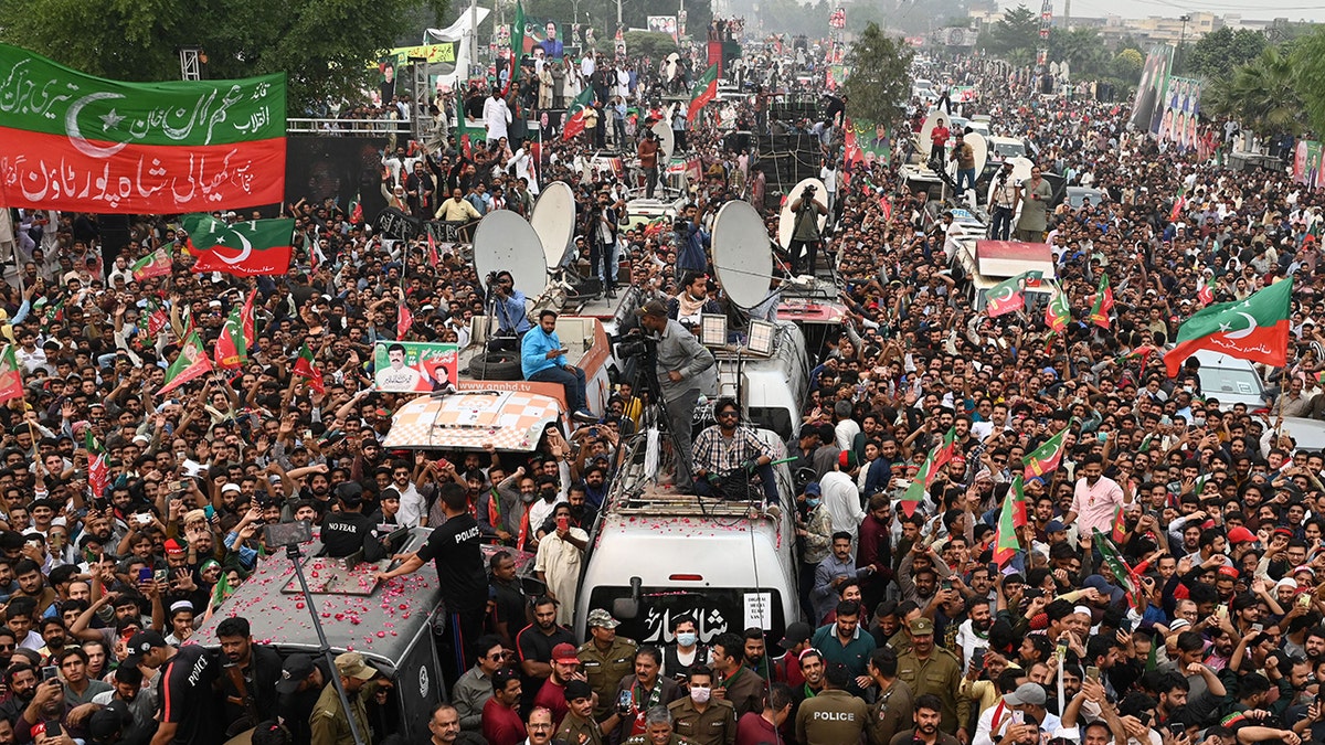 Pakistan prepares for pivotal election as one of the leading candidates